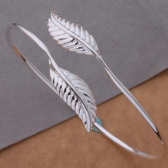 Jewelry - Sterling Silver Dainty Leaves Bangle Bracelet